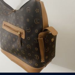 New Tote Bag For Women. Lots Of Storage Compartments. Pick Up Only In Los Angeles 90016. West Adams Area. Faux Leather Medium SizeTote