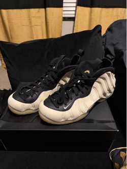 Nike foams $150 size 9
