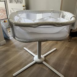 Free Halo swivel Bassinet 