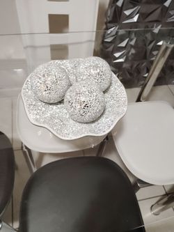 Crush glass Bowl center piece with 3 four inches balls