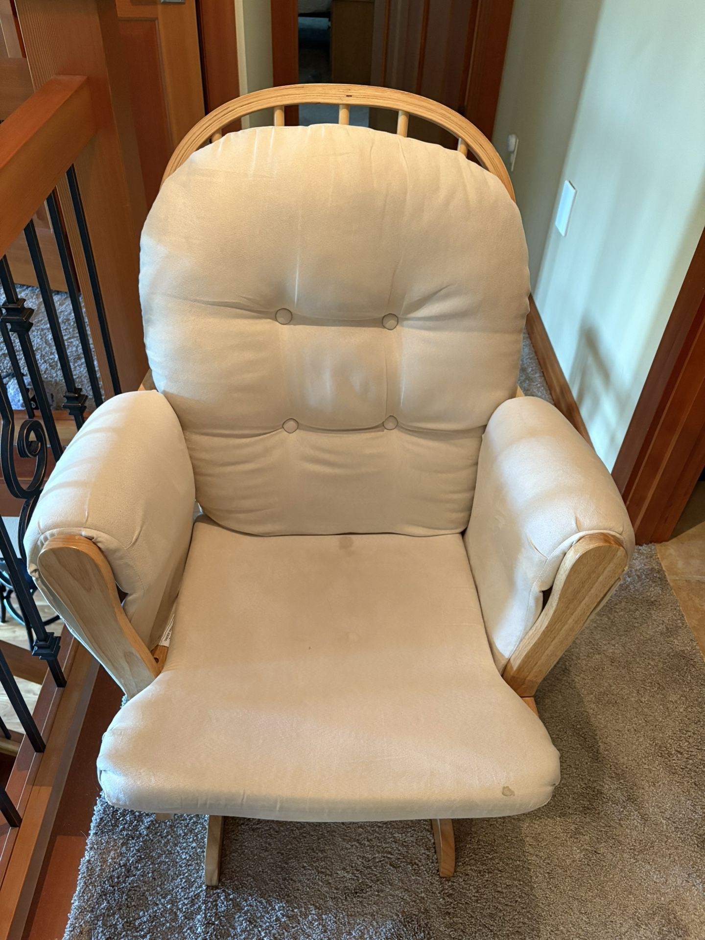Wooden Rocking Chair Read Description