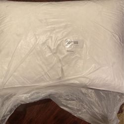 100% Goose Feather Queen Size Pillows 