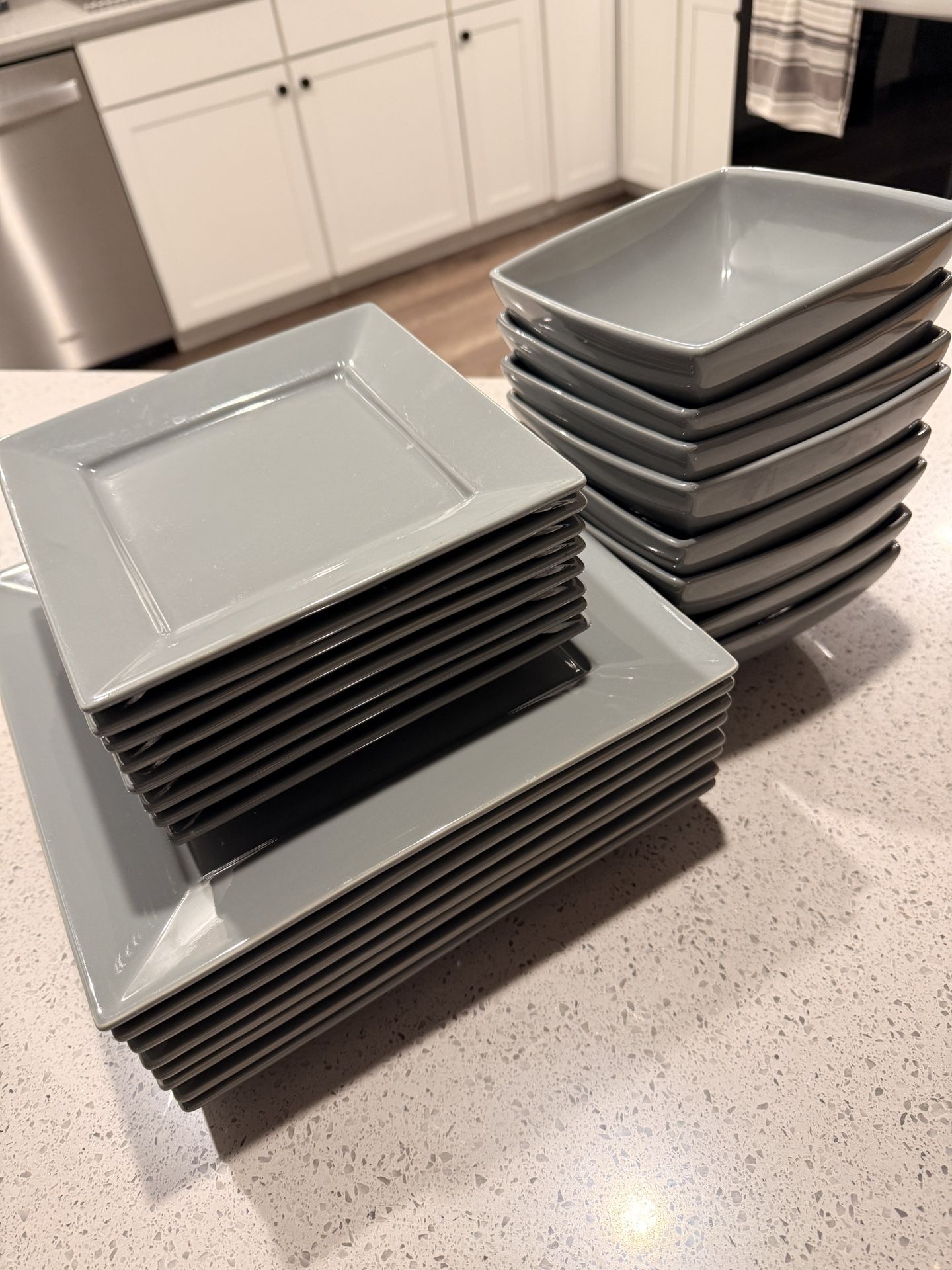 24 Piece Plate & Bowl Set