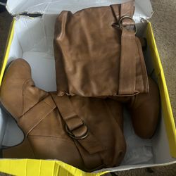 Women Boots Size 7.5 In Great Condition 