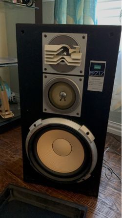 Sansui s-717 Vintage Speakers - Very Nice