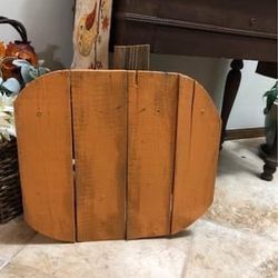 Rustic wood pumpkin decor