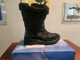 Women's black waterproof winter boots, size 5 M. Easy Dry by Easy Street, style "Cuddle." New in box,