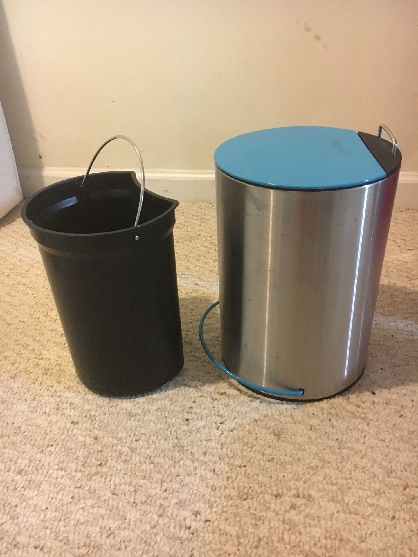 Small trash can with liner