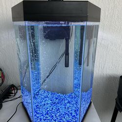 Aquarium - Hexagonal -,20 gallons Fish Tank for Sale in Hialeah