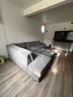 Large Gray Fabric Sectional Sofa with Chaise