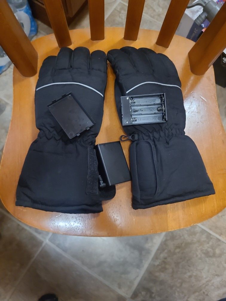 Heated Gloves Powered By 3 AA Batteries