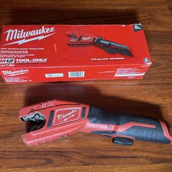 MILWAUKEE COOPER TUBING CUTTER  M12 12V Lithium-Ion Cordless Copper Tubing Cutter (Tool-Only) NEW BLADE CUTTING