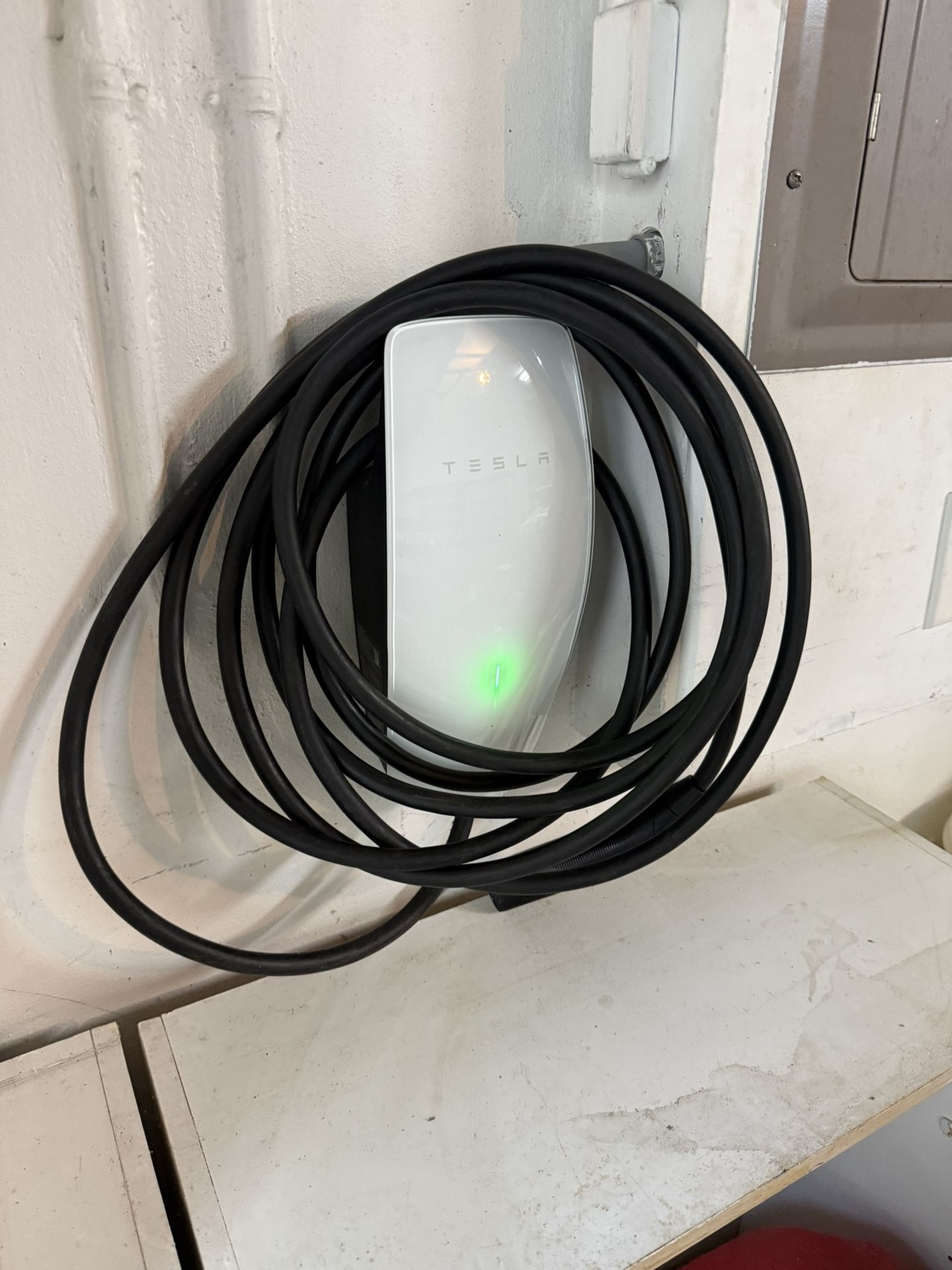 Tesla Universal Charger