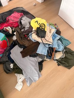 50 pieces of clothes / pile of clothes