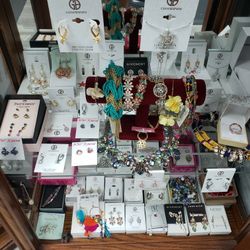 WOMEN'S JEWELRY 