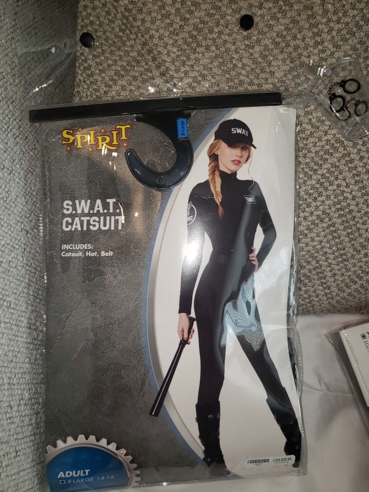 Costume
