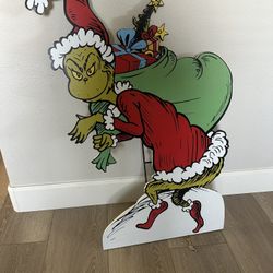 Grinch Lawn Decor