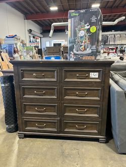 8-drawer universal Broadmore dresser from Costco