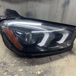 2020 2021 2022 2023 Mercedes-Benz GLE350 Right Passenger Side Adaptive Headlight OEM