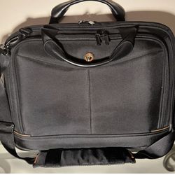 TARGUS Laptop Notebook Brief Case W Magnetic Closures 17"x13"x4"