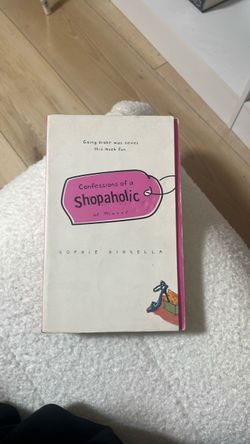Confessions of a Shopaholic by Sophie Kinsella