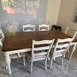 Beautiful Dining Room Set Lightly Used In Great Quality