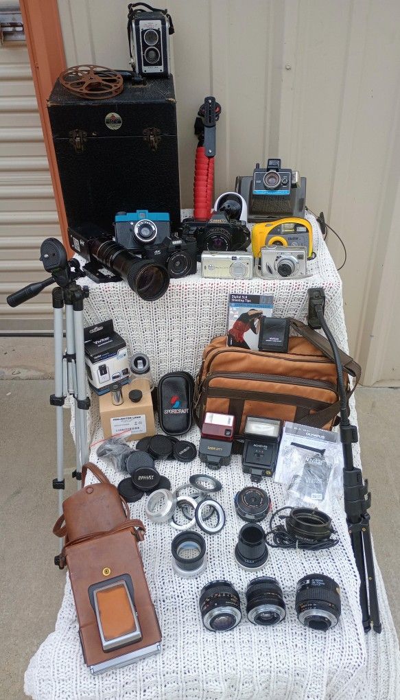 FUN  MIX OF "PHOTOGRAPHY" ITEMS (Vintage & Non-Vintage)  Camera's, Lense, and More, 