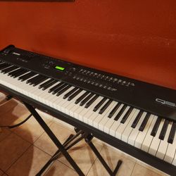 Alesis QS8 Synthesizer 
