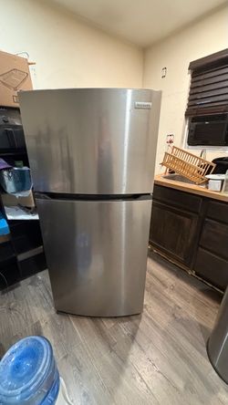 Frigidaire 14 Cu. Ft. Top Freezer Refrigerator