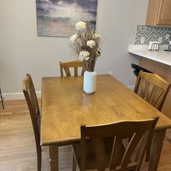 Like new solid wood dining room set with 4 chairs $79 OBO