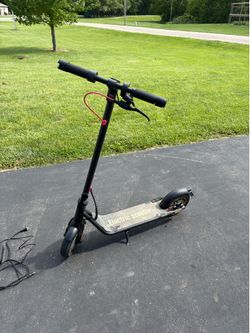 Electric scooter with turn signals (charger included)