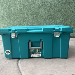 Sterilite Wheeled Footlocker