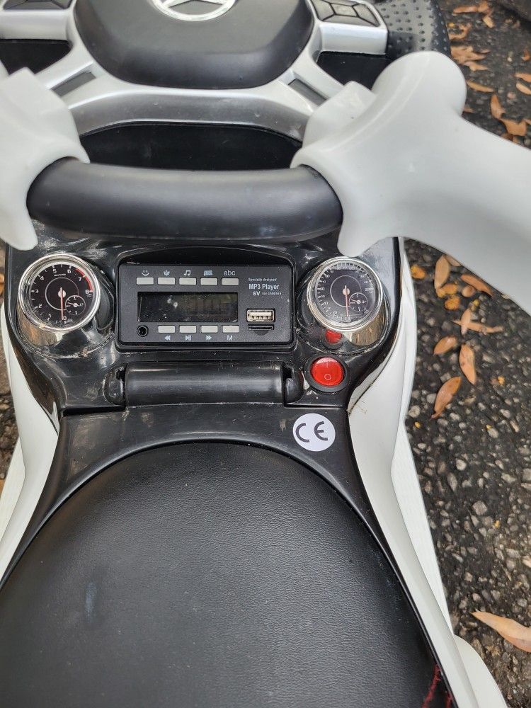 Mercedes push around don't have charging cord