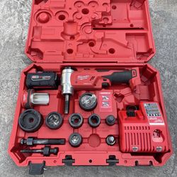 Milwaukee M18 18V Lithium-Ion Cordless FORCE LOGIC 6 Ton 6T Knockout Knock Out Tool 1/2 in. - 2 in. Kit w/ Die Set $949