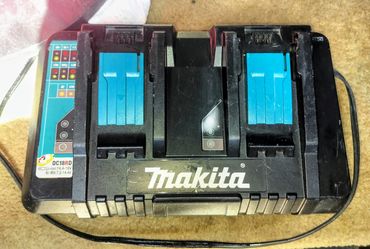 Makita dual 18 volt charger