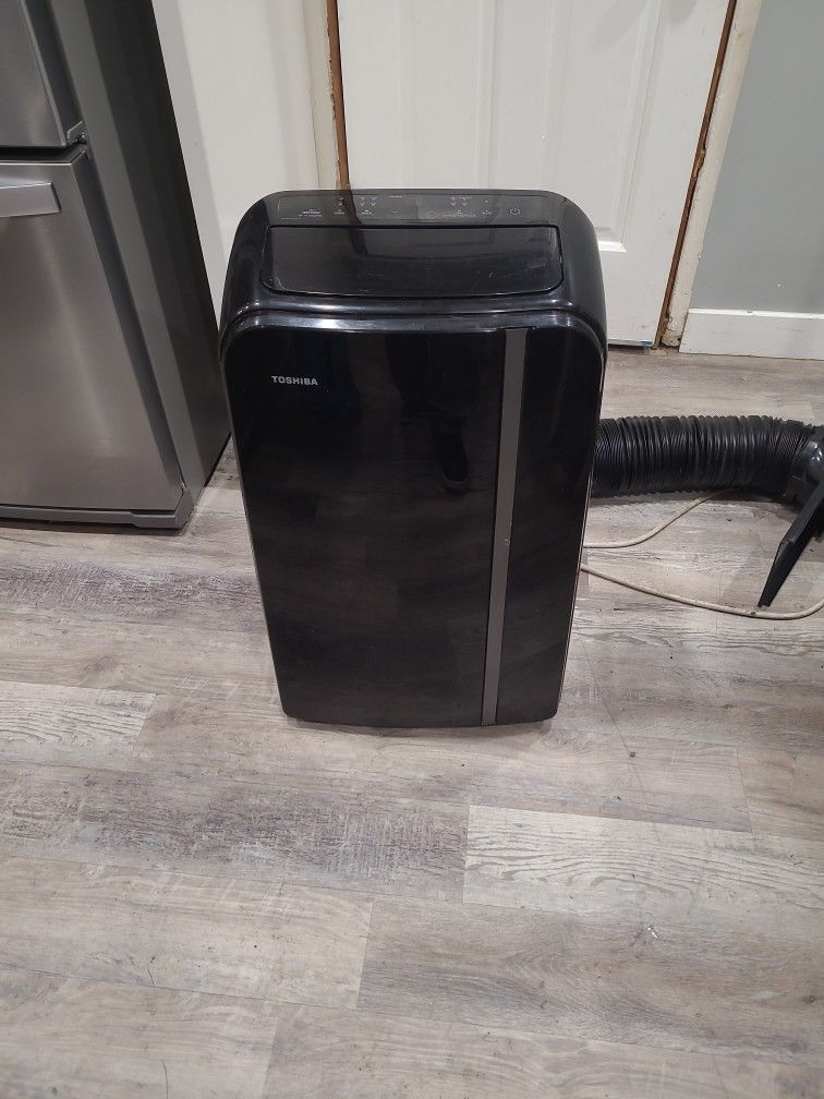 TOSHIBA AIR CONDITIONER 13,500 BTU $120