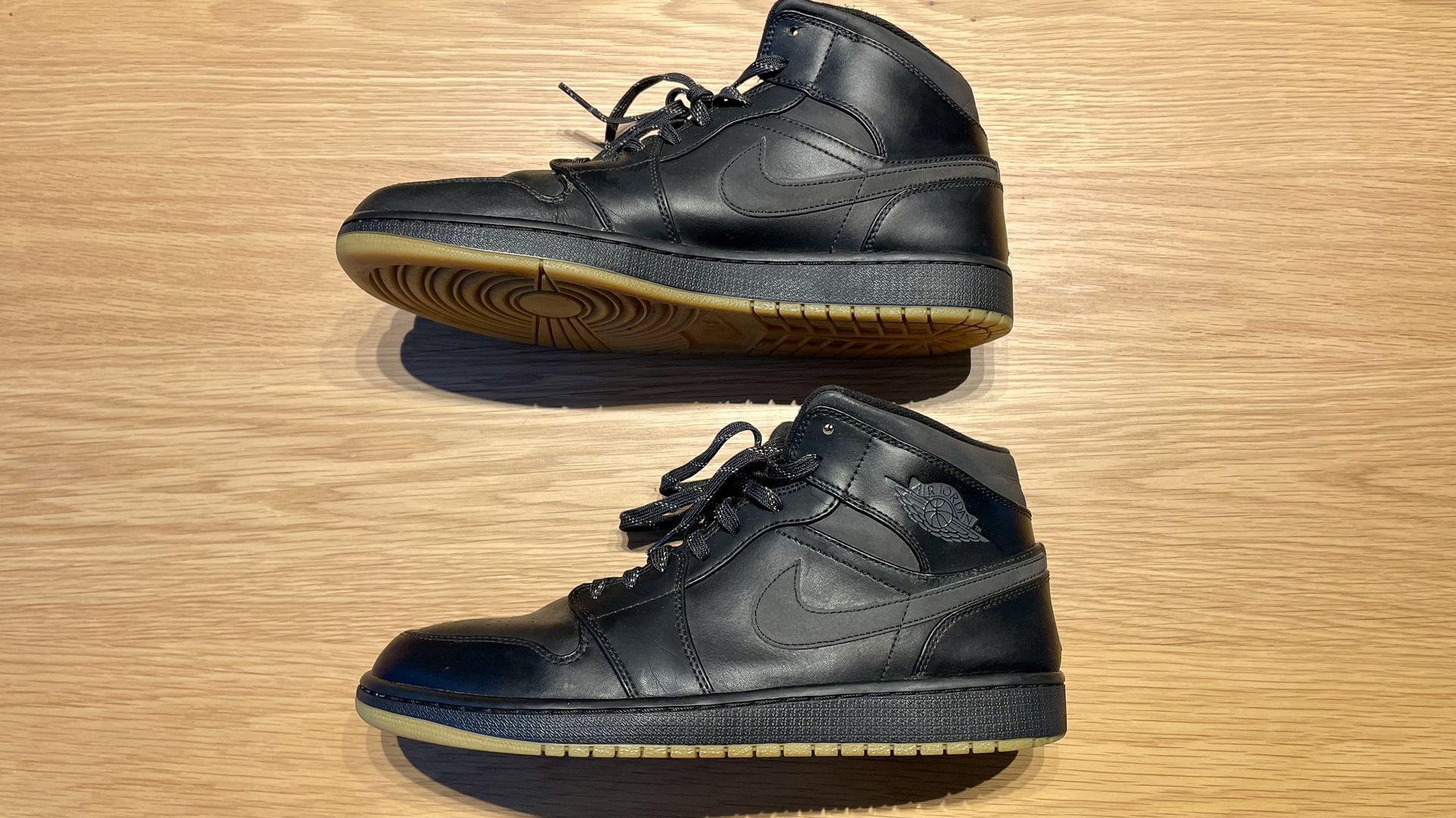 Air Jordan 1 Mid - Winterized ‘Black Gum’ - size 12 men’s 