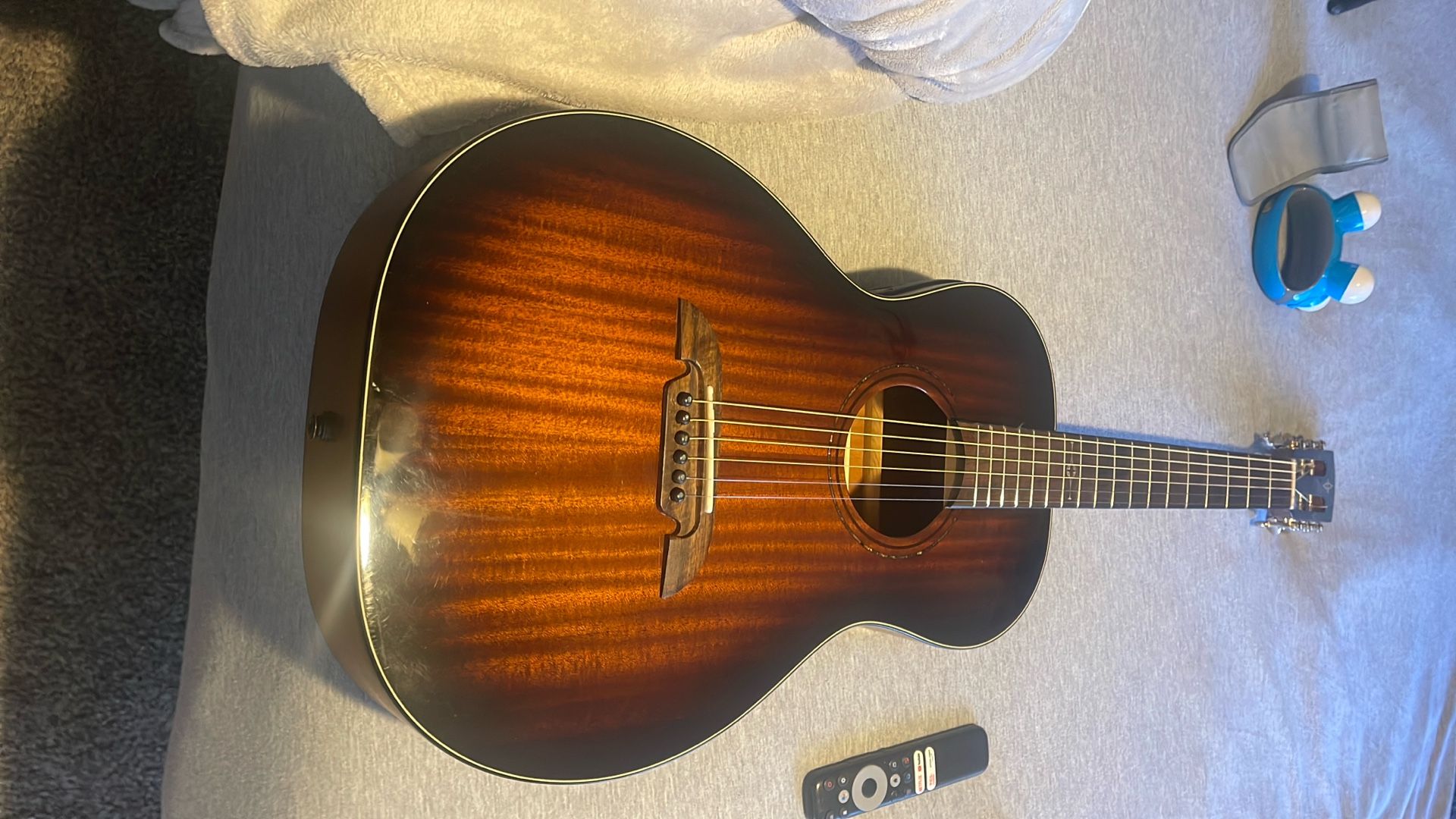 Álvarez  parlor, Guitar