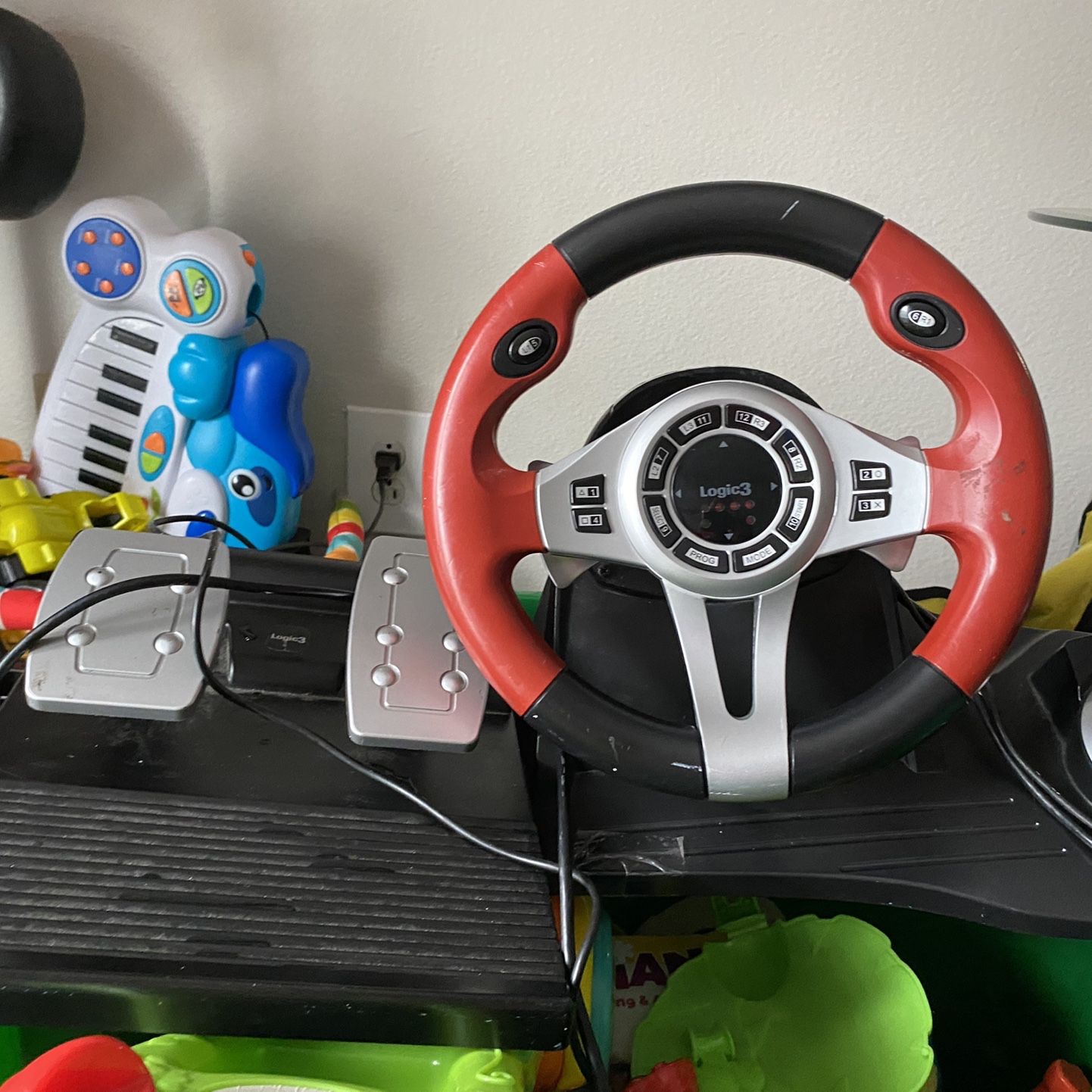 Logitech G27 Force Feedback Racing Wheel for Sale in Houston, TX - OfferUp