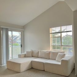 ✨ Beautiful Modern Couch – Excellent Condition (Priced to Sell Quickly) ✨