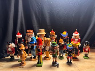 Lot of 17 Vintage Steinbach Nutcrackers