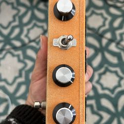Warm Audio Foxy tone Octave Fuzz Pedal (85$$$)