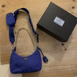 AUTHENTICATED PRADA RE EDITION 2005 CROSSBODY BAG IN EXCELLENT PREOWNED CONDITION. RETAIL OVER $2k