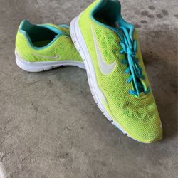 Nike Running Shoes - Free Runs 5.0
