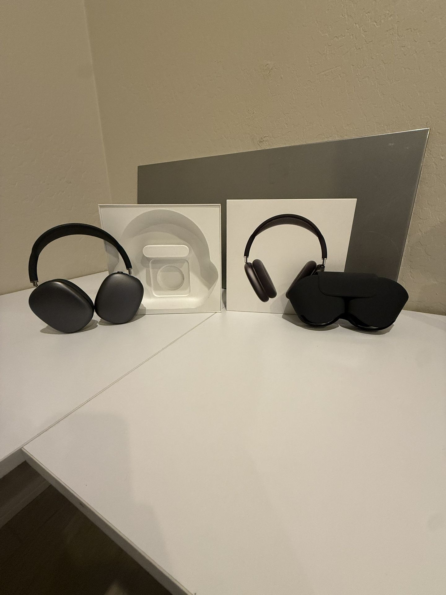 Apple AirPod Max (space grey) $350 OBO