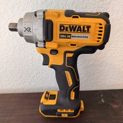 Dewalt 20v Impact wrench 1/2.    Tool Only!! 