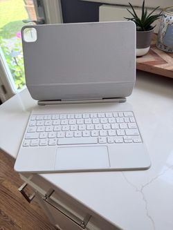 Like new - Apple iPad Air 11 inch magic keyboard