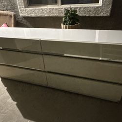 White Glossy Dresser 