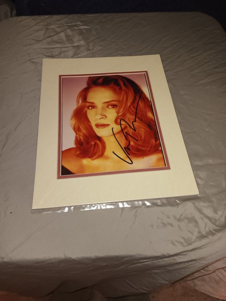 Uma Thurman Autographed Picture