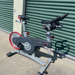 Life fitness
Life cycle Spin Bike